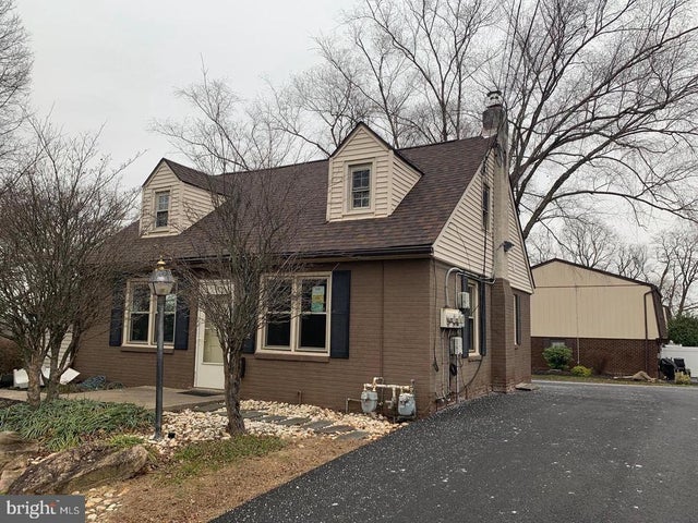 1017 N York Rd, Willow Grove