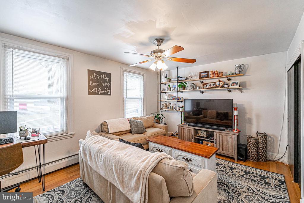 330 W 3rd Ave #unit 2, CONSHOHOCKEN