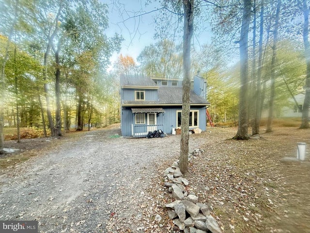 1049 Alpine Dr, East Stroudsburg