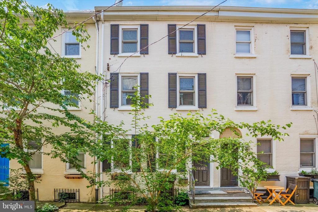 1640 Waverly St, PHILADELPHIA