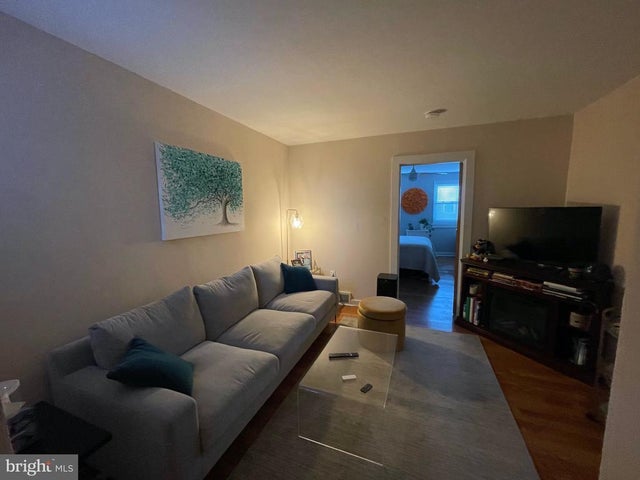 1155 S 10th St, Philadelphia