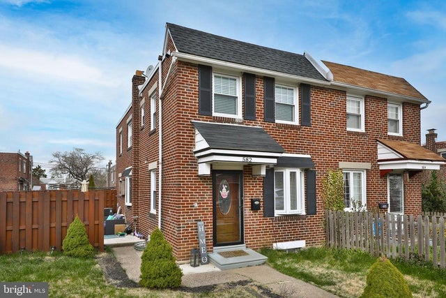 582 Fairway Ter, Philadelphia