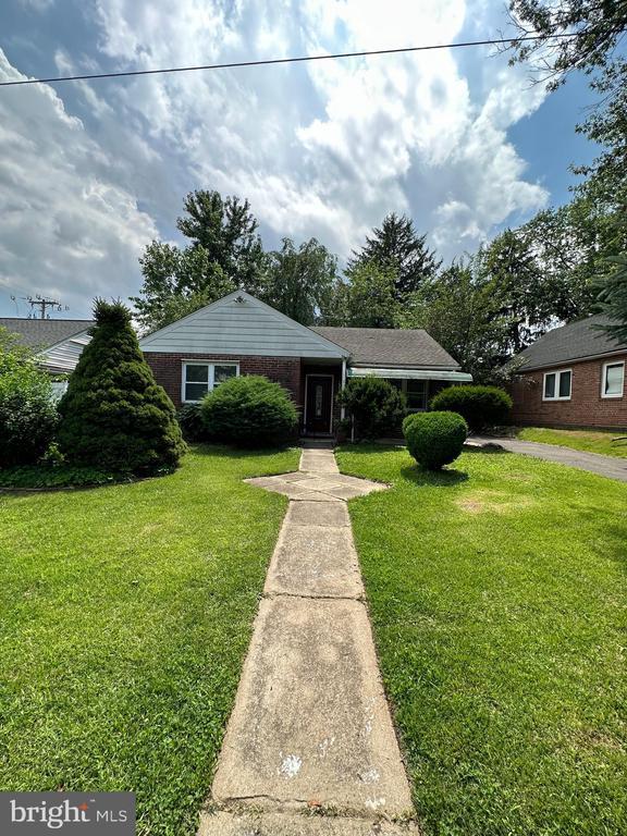 682 Rennard St, Philadelphia