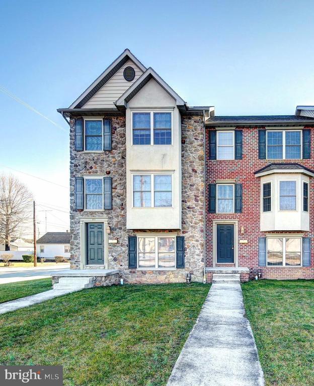 693 E Walnut St, Hanover