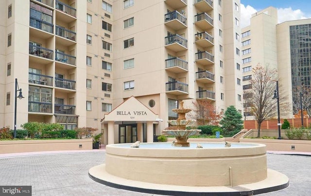 1211 S Eads St #406, Arlington