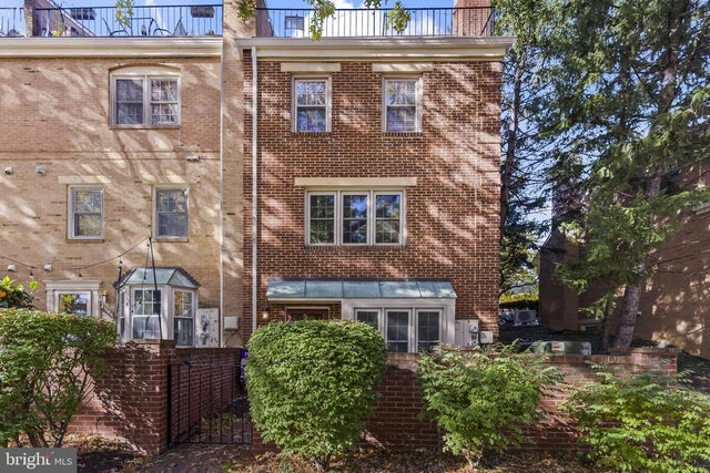 2506a Fairfax Dr, Arlington