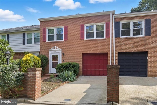 3742 12th St S, Arlington