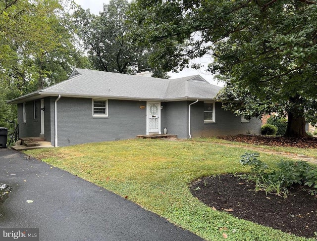 2747 Fort Scott Dr, Arlington