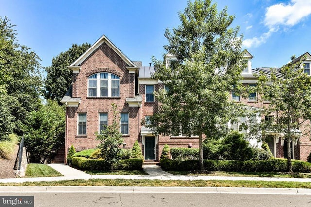 3537 S Four Mile Run Dr, Arlington