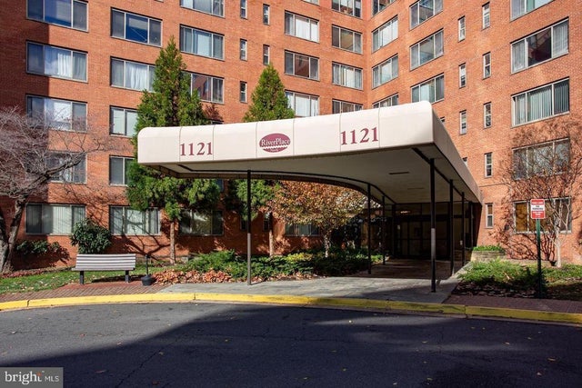1121 Arlington Blvd #218, Arlington