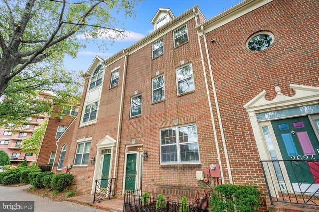 2622 Clarendon Blvd, Arlington