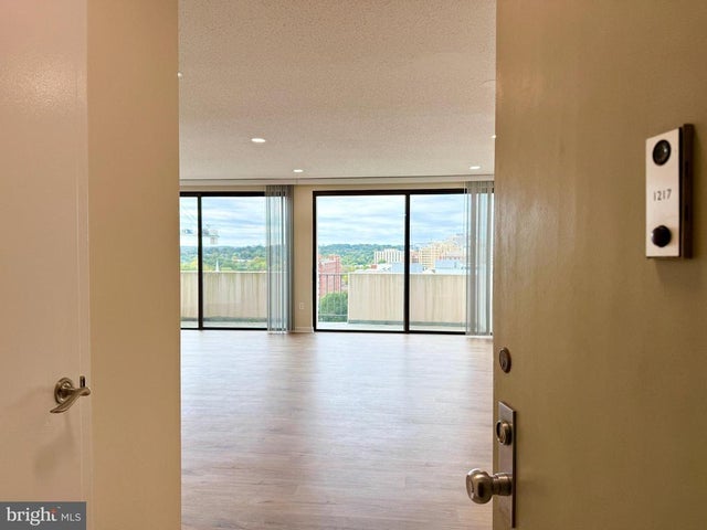 4141 N Henderson Rd #1217, Arlington