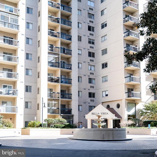 1211 S Eads St #102, Arlington