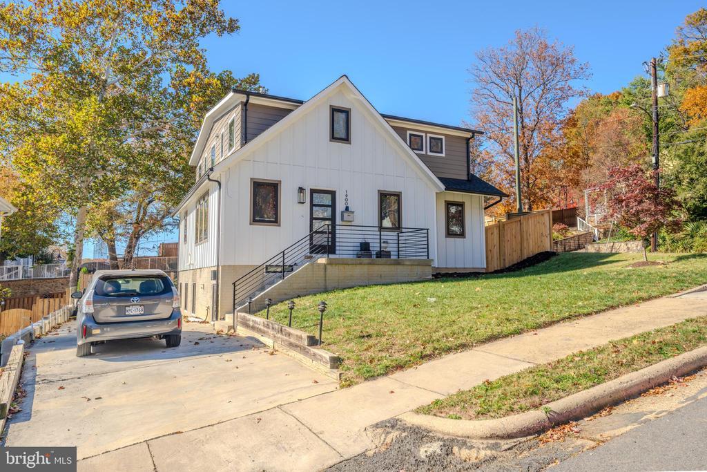 1900 S Randolph St #a, ARLINGTON