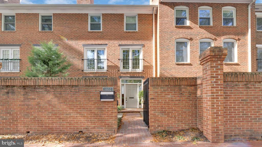 1032 Randolph St, ARLINGTON