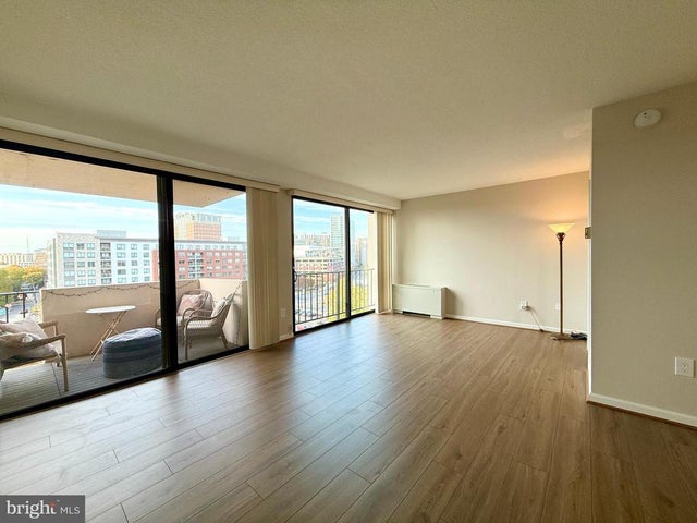 4141 N Henderson Rd #715, Arlington