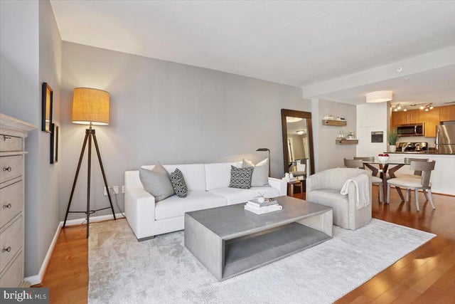 1021 N Garfield St #806, Arlington