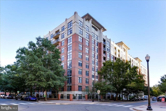 1021 N Garfield St #806, Arlington