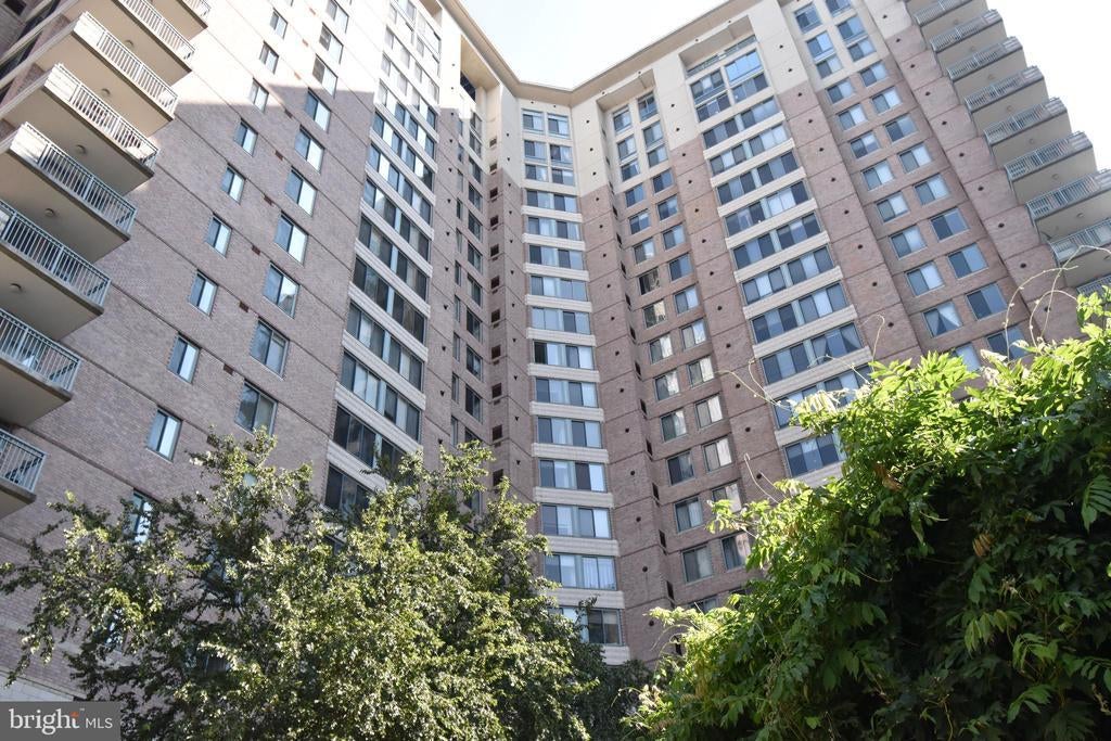 851 N Glebe Rd #1410, ARLINGTON