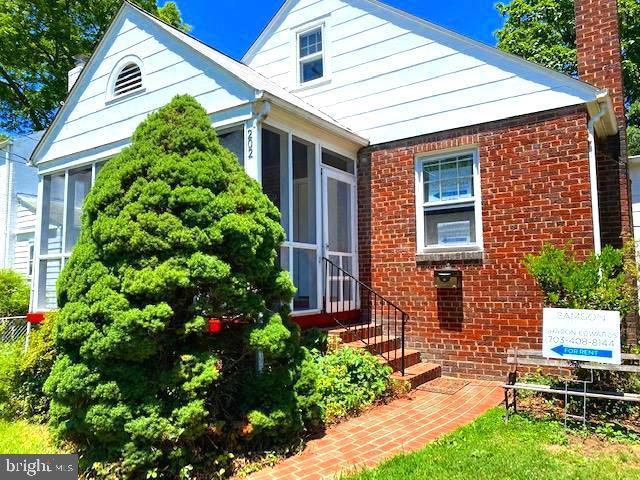 202 E Spring St, Alexandria