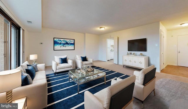 307 Yoakum Pkwy #1215, Alexandria