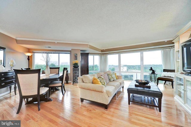 3101 N Hampton Dr #911, Alexandria