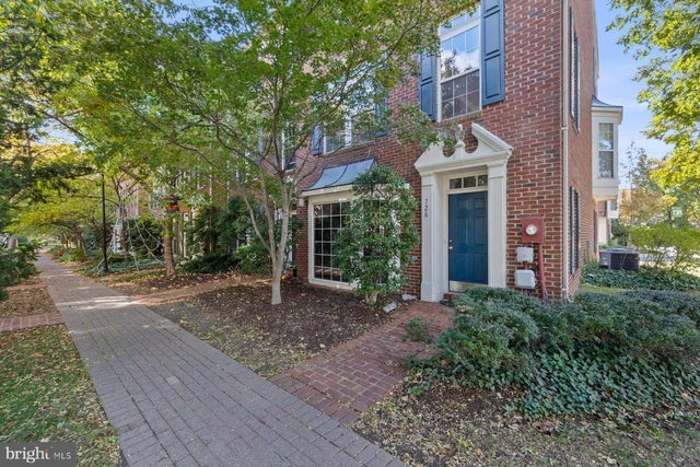 726 Catts Tavern Dr, Alexandria