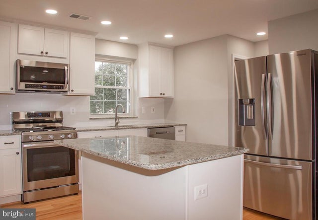 2811 Mosby St, Alexandria