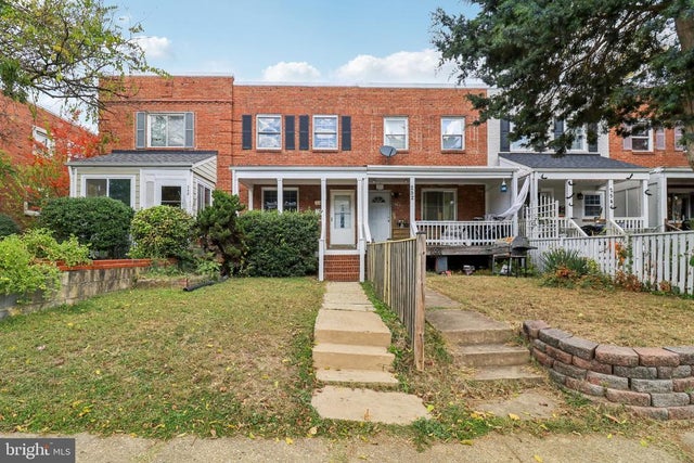 250 Lynhaven Dr, Alexandria