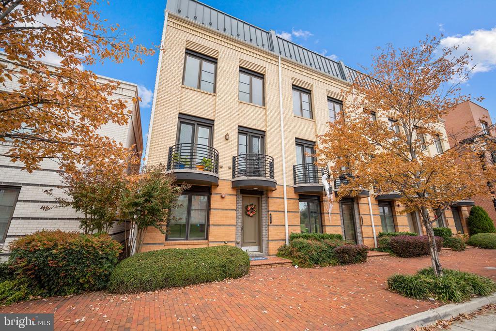 710 E Howell Ave, ALEXANDRIA