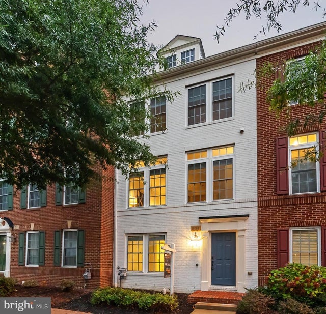 904 W Glebe Rd, Alexandria