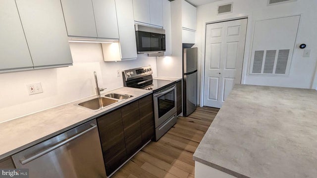 3310 Wyndham Cir W #314, Alexandria