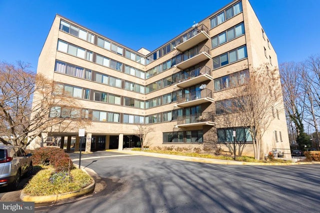 600 Roosevelt Blvd #101, Falls Church