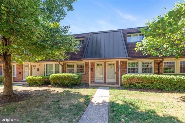 138 S Virginia Ave #28, Falls Church