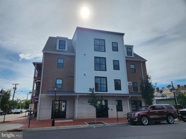 102 Hanover St #209, Fredericksburg
