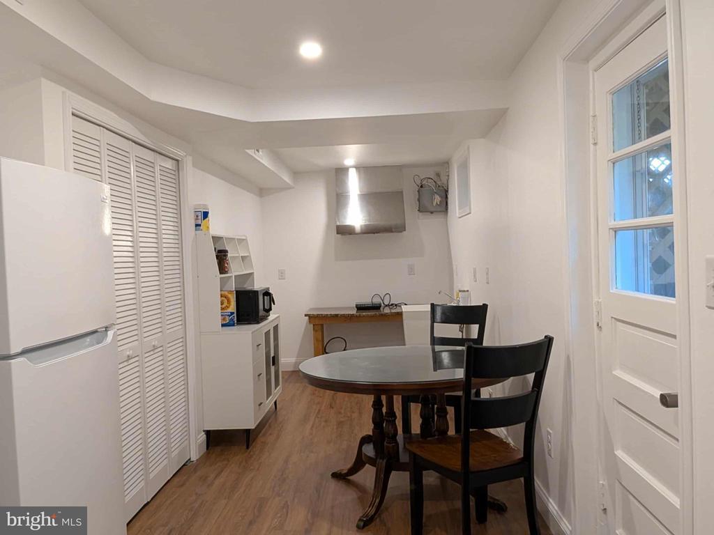 10928 Warwick Ave, FAIRFAX