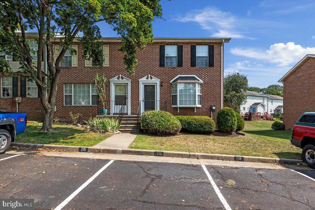 214 Waterford Ln, WINCHESTER