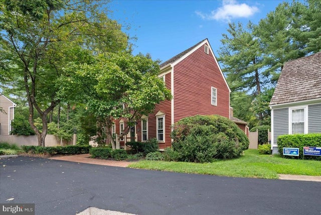 2085 Cobblestone Ln, Reston