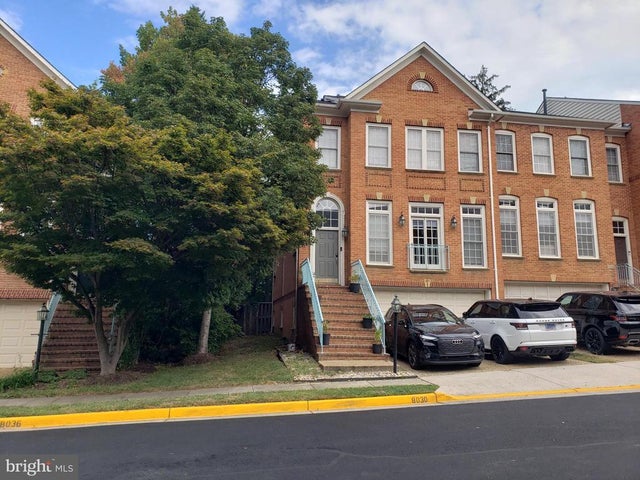 8030 Kidwell Town Ct, Vienna