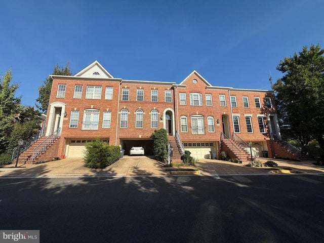 2833 Grace Forest Pl, Vienna