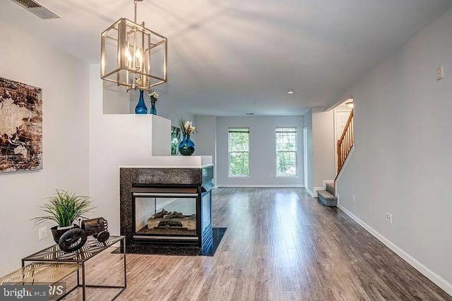 1591 Leeds Castle Dr #202, Vienna