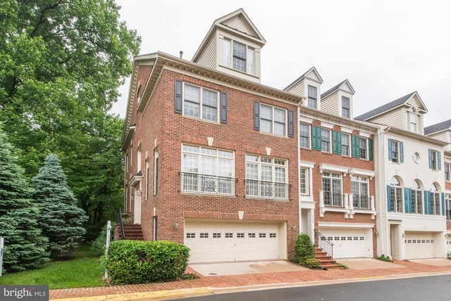 1657 Colonial Hills Dr, Mclean