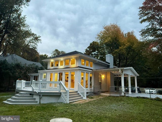 4126 Maple Ave N, Fairfax