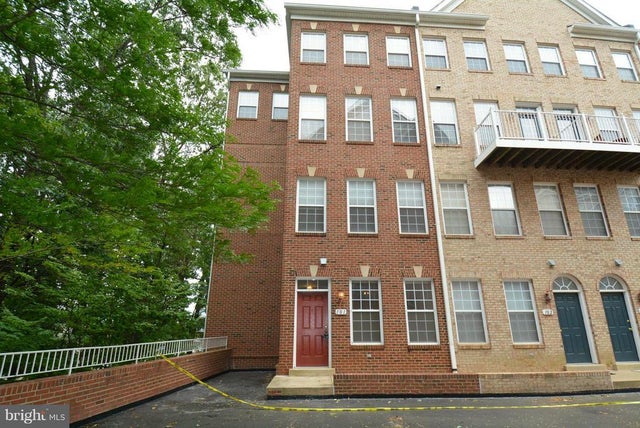 2665 Manhattan Pl #101, Vienna