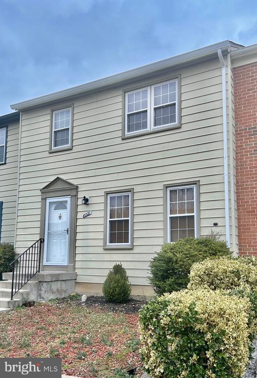 8221 Stationhouse Ct, Lorton