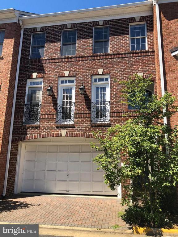 1326 Lessard Ln, Mclean