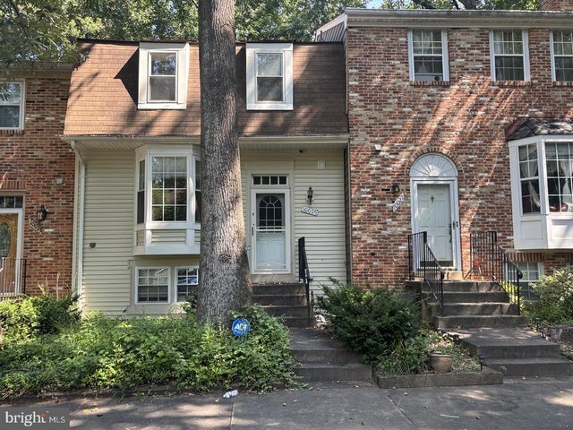 10025 Chestnut Wood Ln, Burke