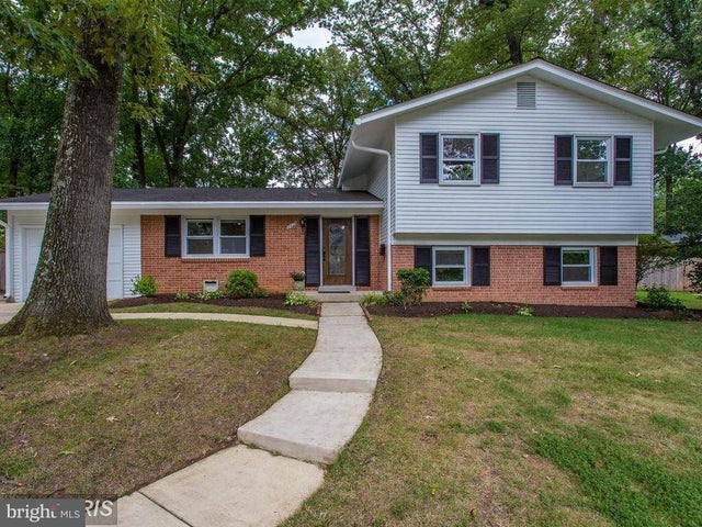 1724 Burning Tree Dr, Vienna