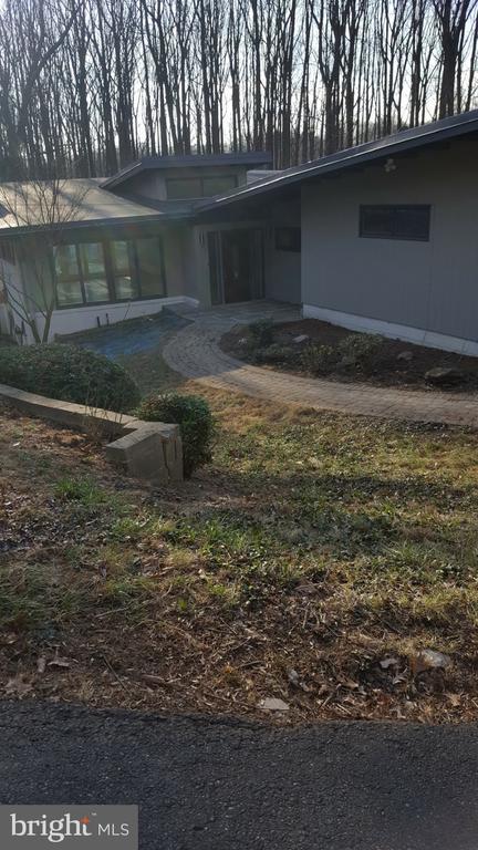 7425 Dulany Dr, Mclean