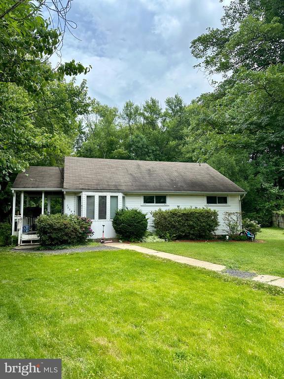 7229 Pimmit Ct, Falls Church